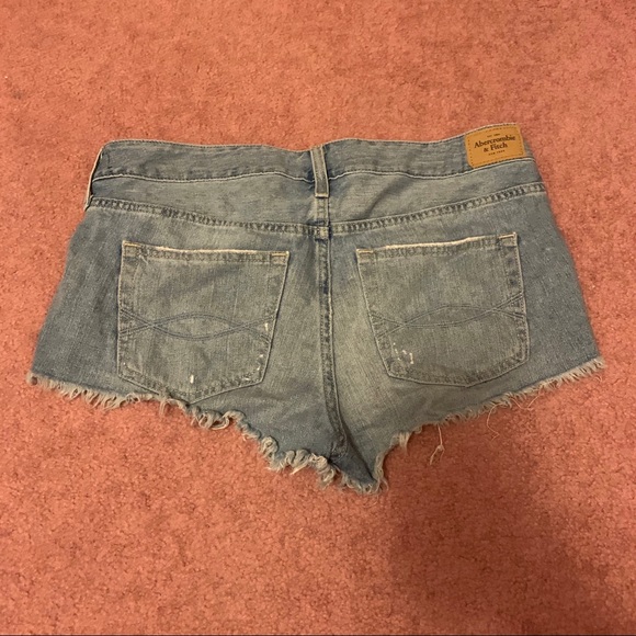 ✨2/$25✨Abercrombie boyfriend denim shorts - Picture 2 of 4